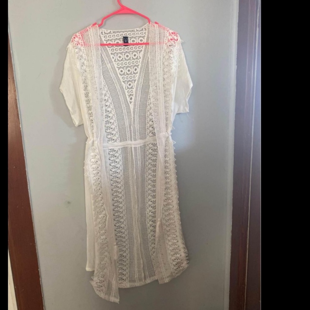 White lace Windsor kimono